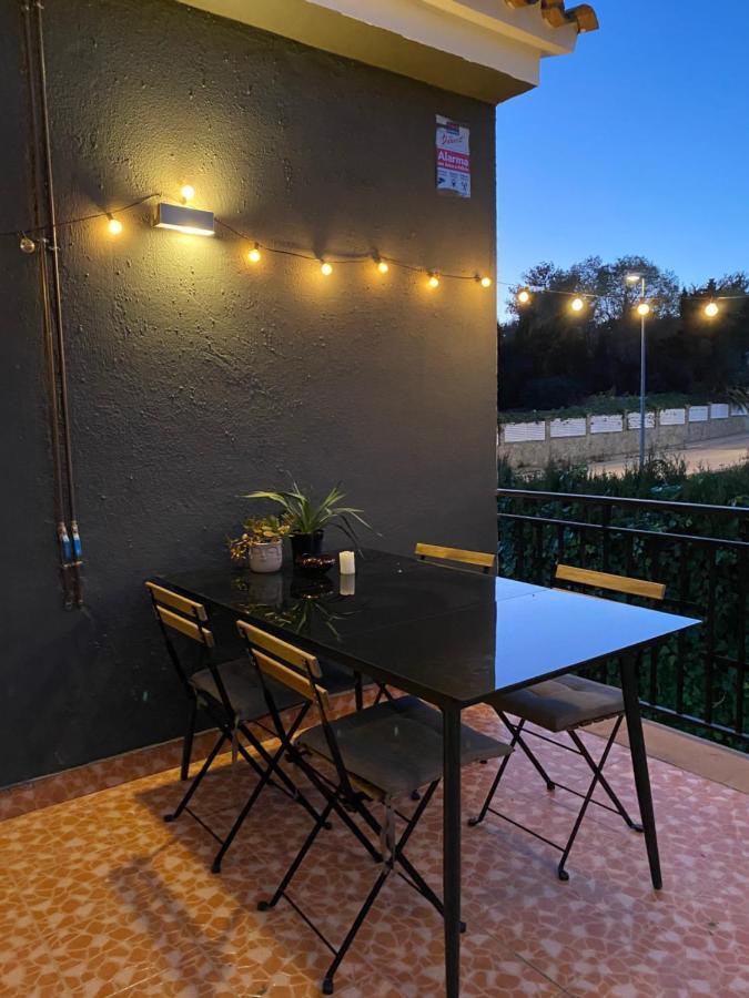 Charming Apartment In A Duplex With Garden & Balcony Cunit Bagian luar foto