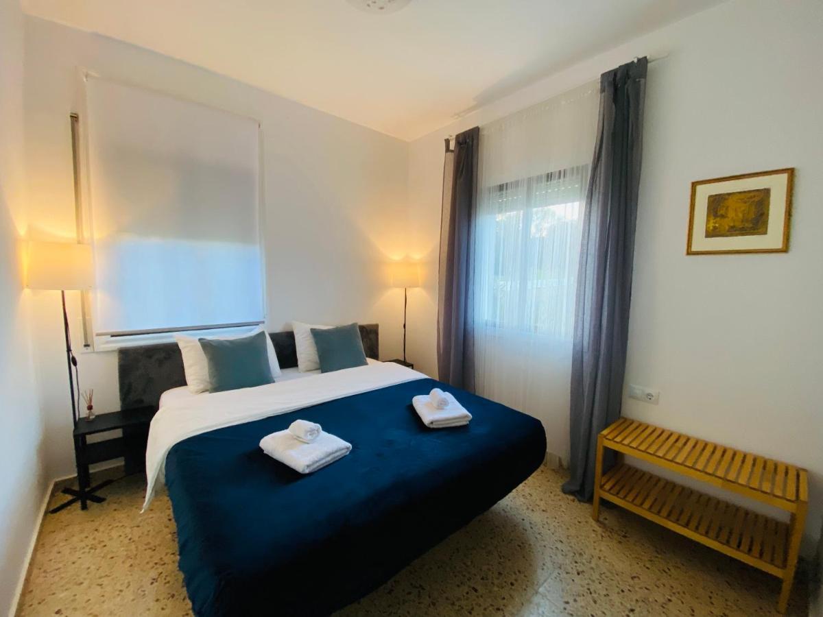 Charming Apartment In A Duplex With Garden & Balcony Cunit Bagian luar foto